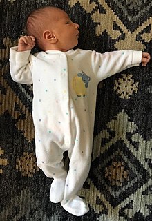 220px-Asymmetrical_tonic_neck_reflex_(ATNR)_in_a_two-week-old_female